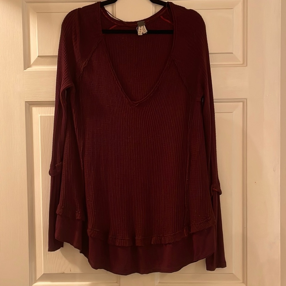 We the free, women’s small, burgundy longsleeved waffle V-neck shirt